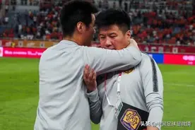 李宵鹏的高情商五大名场面，看后就知道比李铁强在哪？图片