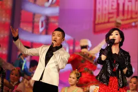 好男人曾毅：愿做玲花24年绿叶，二人坚持55分账，和李娜结婚11年图片