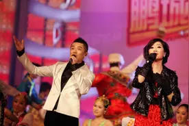 好男人曾毅：愿做玲花24年绿叶，二人坚持55分账，和李娜结婚11年图片