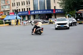 闯红灯、逆行、不戴安全头盔……冰城取缔违法摩托车510余台！图片