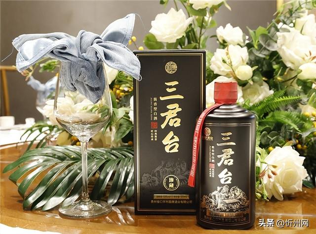 北京大爷喝酒被嘲“低人一等”，大爷：我家宠物狗住的都是四合院