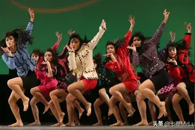 超短裙、大浓妆、高垫肩，她们让一亿人认识了上世纪日本富婆大妈图片