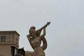 反弹琵琶雕像：来到这里，就是来到了敦煌图片