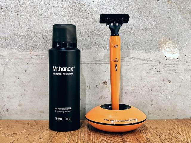 男生又一好玩又实用的玩具，焕醒星洞小飞碟手动剃须刀上手体验