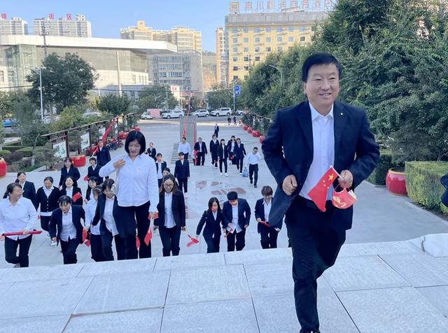 ϲӭ����� �滭�����̡����Ӱ��˴����Сѧ��ʦ�Ž��