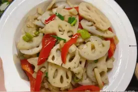 炒莲藕时，别直接下锅炒，记住2点，莲藕脆爽可口不发黑图片