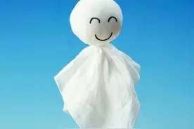 晴天娃娃传说：包裹着未闭眼的血头颅图片