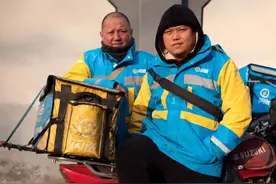 两代骑手父子情深：普通人如何才能逆天改命？图片