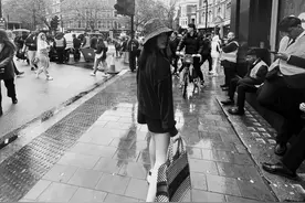 王诗龄520收近10万玫瑰！秀长腿名媛范足，李湘独过520疑眼含泪光图片