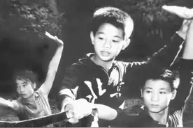 1974年李连杰访美，基辛格问他：你武功真好，打架一定很厉害吧？图片