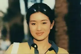 事实证明，陪法国总统访华的巩俐，已经走上了演员的另一条大道图片