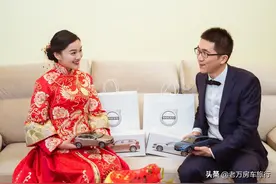 羡慕了！谁不想拥有这样一支温暖的婚礼车队呢？图片