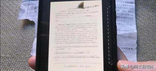 如何把身份证的正反面放一张纸上？还能加防盗水印，用手机就可以