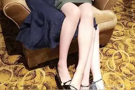 生猛蚊子与露腿美女图片