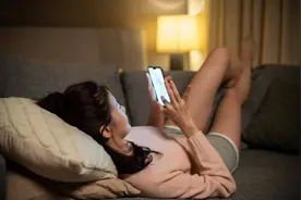 女性阴道有白色泡沫排出，可能暗示4种情况，不要不当回事图片