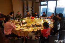 为什么酒前喝酸奶？喝酒时旁边放白开水？其中奥妙，懂酒的才知道图片