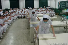 高考女生填报：7个很热门的专业报考人数很多，实际就业竞争激烈图片