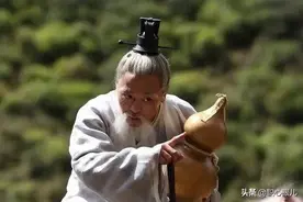 35岁，我卷不动了，离职前领导问：打算去哪？我说：上山出家图片