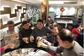 男人喝酒时易出的“3大丑态”，丢人还惹人厌，看看你占了几个？图片