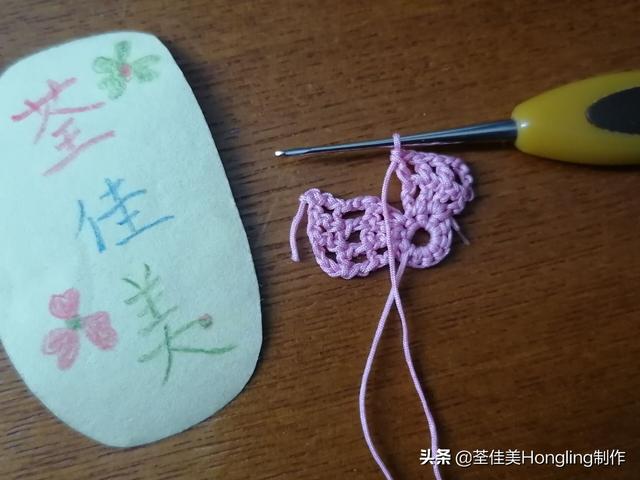 钩织了好几朵高颜值糖果色的可爱立体镂空花花,这是图文教程哦