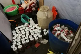 揭秘假酒制作真相，一桶水变成“陈年老酒”只需5分钟，太坑人了图片