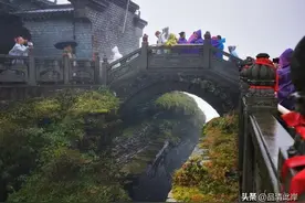 雨天登梵净山红云金顶图片