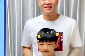 朱芳雨与大儿子罕见合照！身高到爸爸胸口，都是前妻一人独自抚养图片