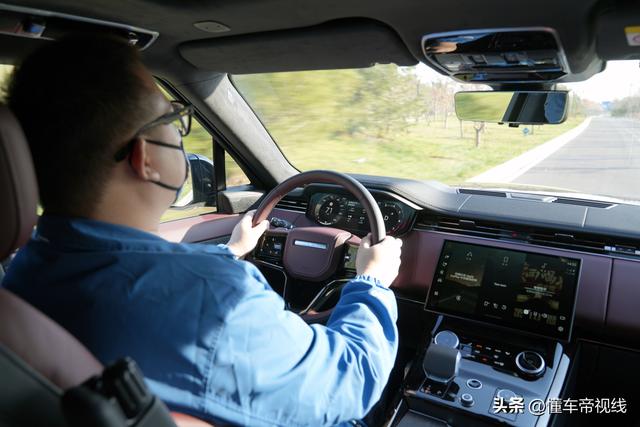 新车｜百万级SUV还能怎样平衡动感和舒适？试驾全新揽胜运动版