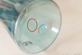 这些水杯早就被国家禁止了，但我发现好多孩子还在用图片