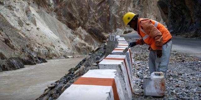 印度大桥再次发生坍塌，171亿卢布打水漂，印度基建如此不堪？