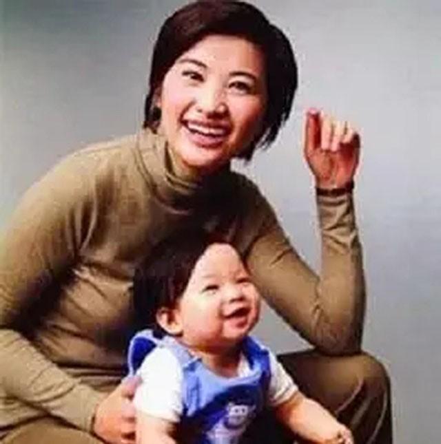 吴小莉：从“港漂”到华人女性杰出代表，缘何嫁大自己25岁老公？