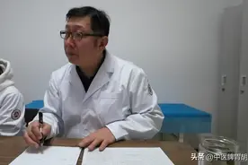 胃食管反流应该多喝水还是少喝水？图片