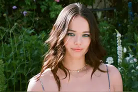 邓文迪00后女儿们曝光！靠妈妈赢得290亿，成最年轻亿万富翁姐妹图片