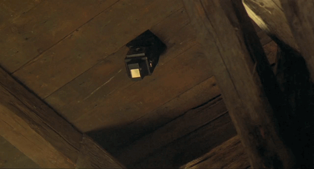 刚解封就冲上9.2！封闭管理20年，吃着狗罐头，搂着军官跳脱衣舞