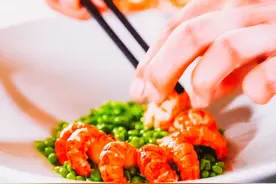 小龙虾不要烧着吃，教你蒸小龙虾再凉拌真好吃，酱汁教你做图片