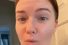 浴室墙壁莫名“渗血”，美国女子调查，画风从诡异变成走近科学图片