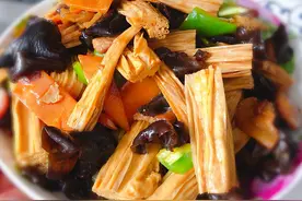 快手菜腐竹炒木耳图片
