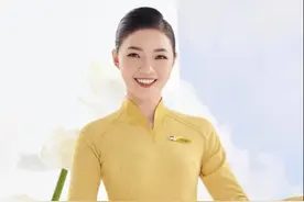 越南最美空姐有着一双大长腿，长相堪比明星图片