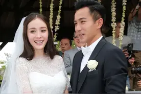 41岁李晓峰凭什么能打败37岁杨幂，得到刘恺威的呵护，看完就懂了图片