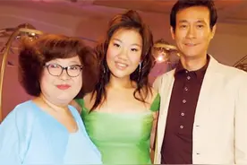郑少秋女儿受访，自曝因被质疑消费沈殿霞，平时很少公开提起妈妈图片
