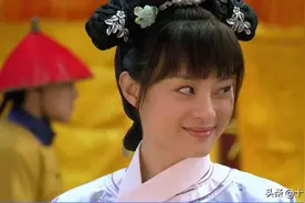 《甄嬛传》：雍正选妃，太后为什么偏偏只在甄嬛的脚下泼茶扔猫？图片