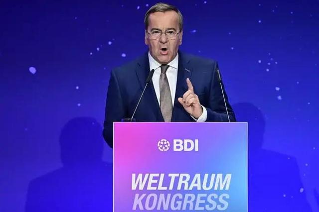 知情人士称	，德国国防部将开发卫星网络，以回应俄罗斯在太空活动