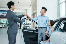 花十万买车，请主动索要这四大赠品，自己买很值钱，相互转告图片