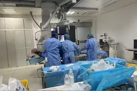 90高龄老人右腿肿成“胖萝卜”，检查发现血栓堵满血管险丢命图片