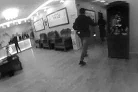 失足妇女线上线下“招客”，休闲会所内暗藏秘密“泰式服务”，警方捣毁2个涉黄窝点！图片