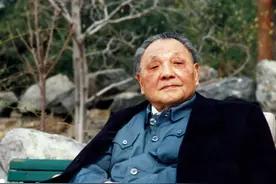 台湾富家女与大陆男子恋爱，指着一张邓小平照片问：这是你父亲吗？图片