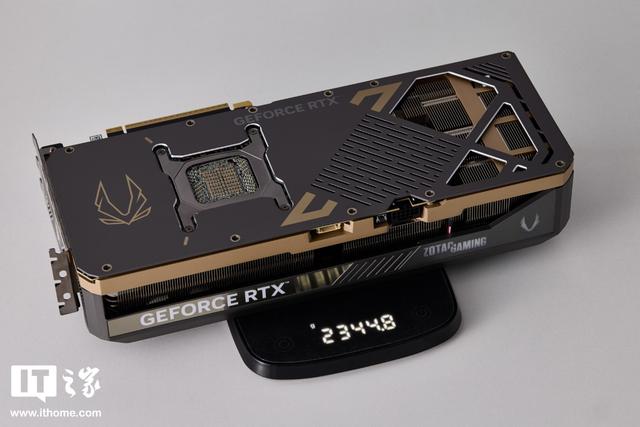 索泰RTX 5090 D v2 24GB SOLID OC显卡图赏：棱角风性能“硬汉”
