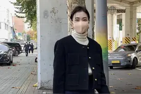 有女人味的穿搭更迷人，今年开春试试“小香风通勤装”，干练知性图片