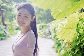 断臂女孩杨佩：打工沦落乞讨，靠十字绣逆袭，遭男友抛弃再遇真爱图片