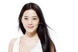 搂女人腰她的反应图片